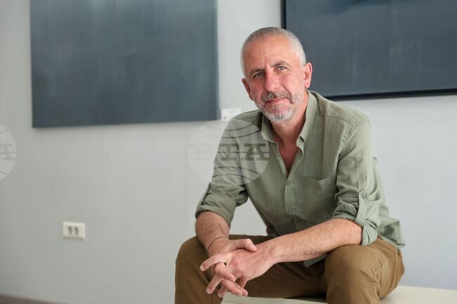 Васил Янев-Grapulo представя в Бургас изложбата Panharmonium