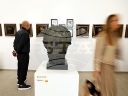 Вежди Рашидов - изложба