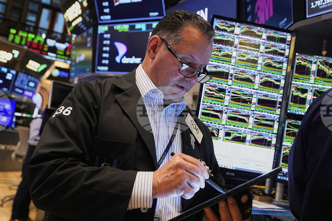 Търговията на Уолстрийт стартира с понижение на индексите