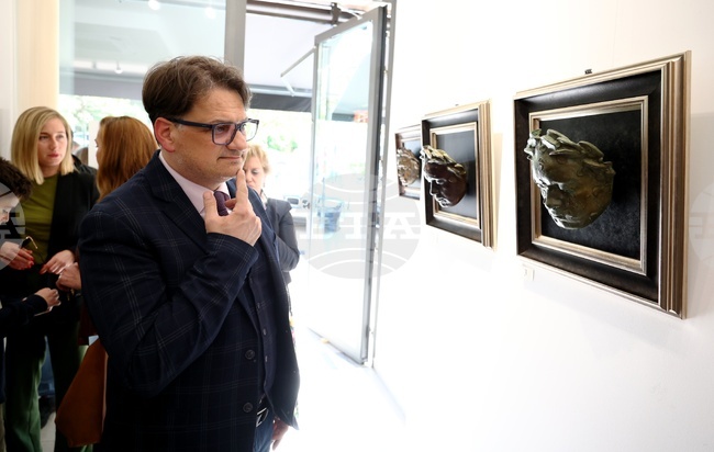 Министърът на културата Мариан Бачев за експозицията „Бетовен – маски“ на Вежди Рашидов: Изкуството говори повече от всички думи