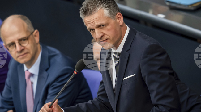 Германия настоява, че подкрепата ѝ към Израел остава непроменена, въпреки спирането на оръжейния износ