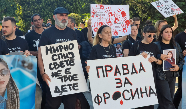 Семейството на млада жена, прегазена на пешеходна пътека в Скопие, организира протест след присъда от 12 години затвор за шофьора