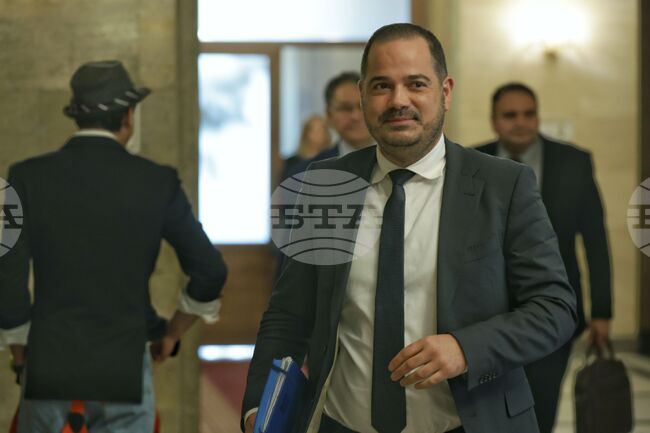 Калин Стоянов от "ДПС-Ново начало" каза, че е разбрал за акта на Джевдет Чакъров от медиите