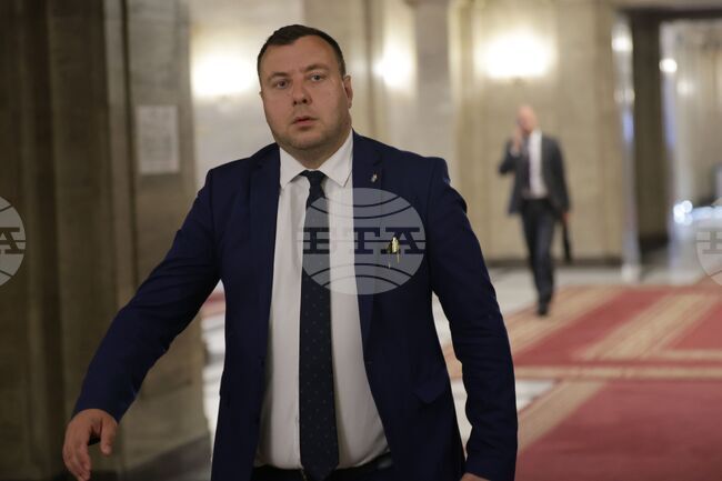 Хората имат нужда от повече полиция, патрулни автомобили на място, каза Петър Петров от "Възраждане"