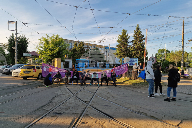 Няма да позволим общинският транспорт да бъде приватизиран „през задния вход“, казват от Федерацията на транспортните синдикати