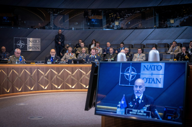 Няма признаци САЩ да отдават по-малко значение на НАТО, според началника на Военния комитет на алианса