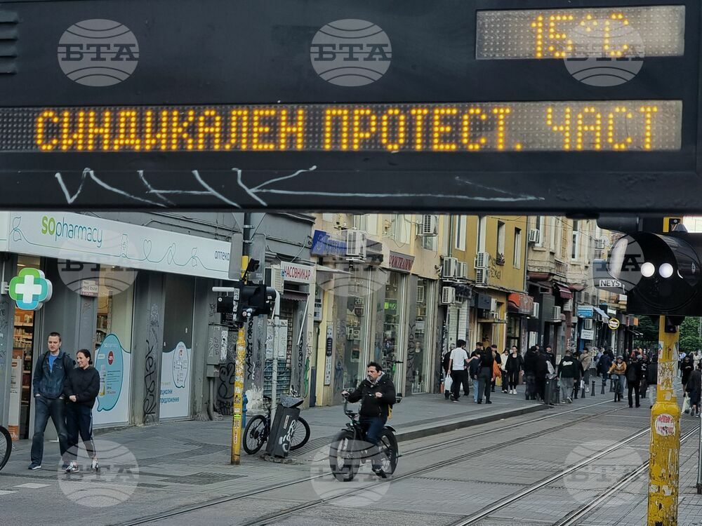 Протестът на наземния градски транспорт в София продължава и днес, метрото ще работи