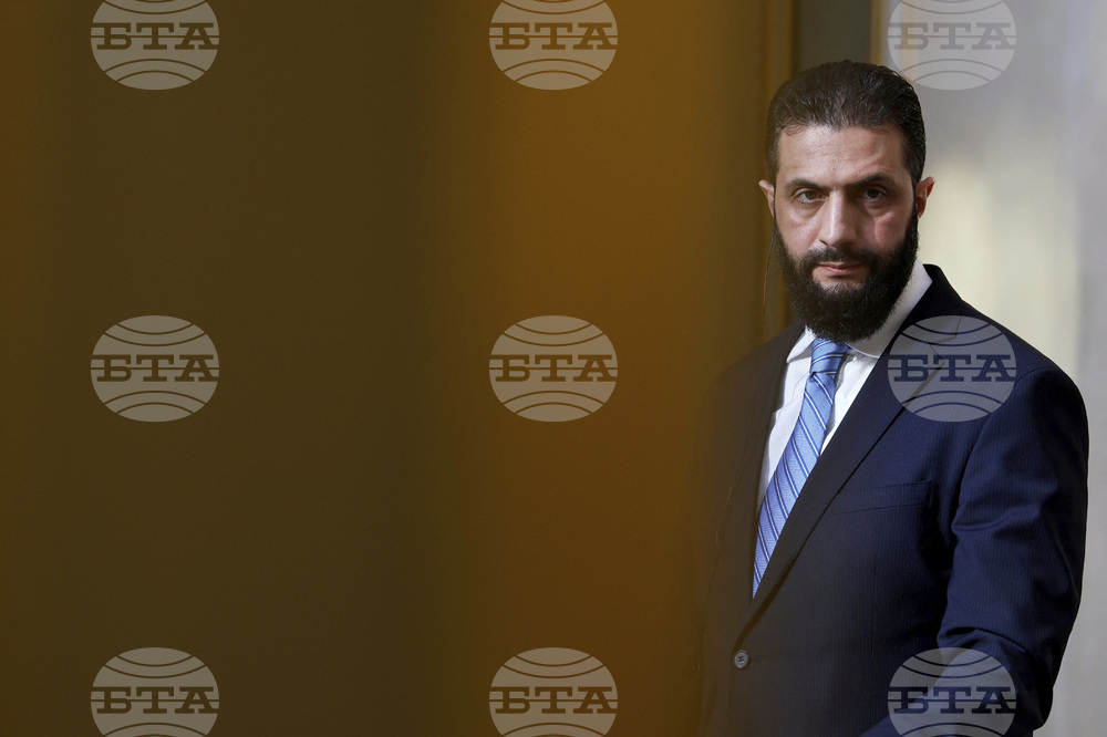 Пратеникът на САЩ за Сирия се е срещнал с изпълняващия длъжността сирийски президент Ахмед аш Шараа
