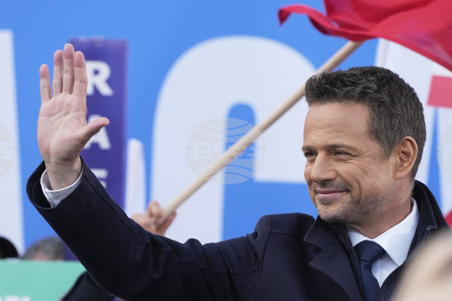 Центристът Рафал Тшасковски води на първия тур на президентските избори в Полша