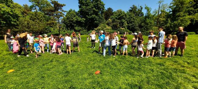За поредна година се събрахме на „Зелени игри по Гергьовден”, съобщи Радостина Божинович, преподавател в училище „Аз Буки Веди” в Кьолн