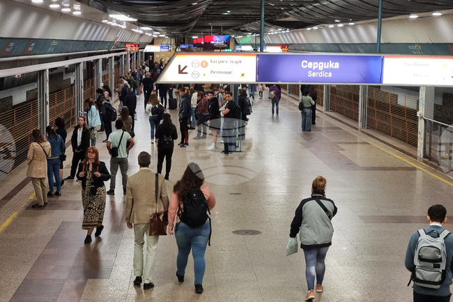 Метрото ще работи и на 20 май с допълнителни влакове, съобщиха от „Метрополитен“ 