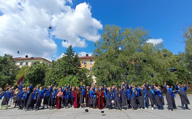 Магистрите от Випуск 2025 на ВТУ „Тодор Каблешков” получиха дипломите си на тържествена церемония
