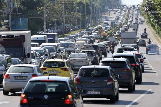 Временно ще бъде затворено за движение локалното платно на бул. “Цариградско шосе“ заради канализационна авария