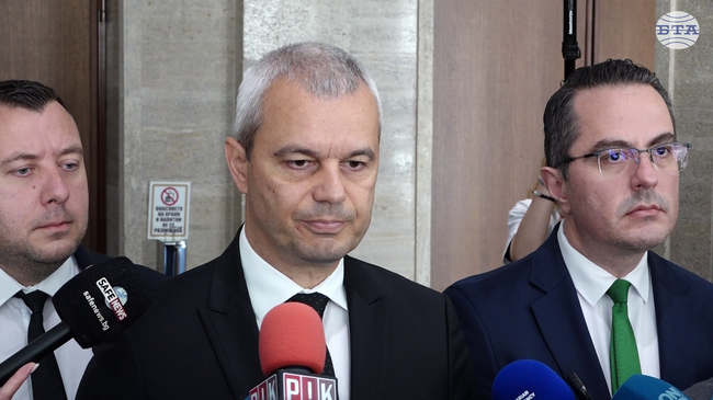 Президентът да пита Конституционния съд за референдума за еврото, каза лидерът на "Възраждане" Костадин Костадинов