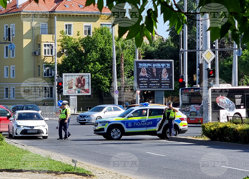 Шофьор на 18 години, употребил алкохол и без книжка, предизвика катастрофа с материални щети в Пловдив