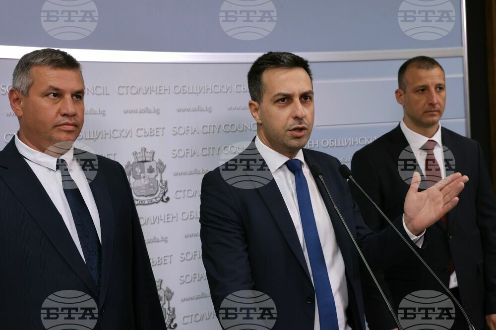Осигуряване на пари за градския транспорт от по-високи такси за разрешителни за строеж в София предлагат от "Възраждане" в СОС