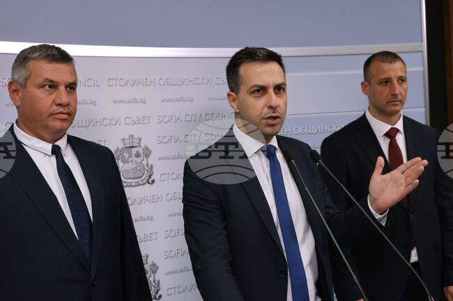 Осигуряване на пари за градския транспорт от по-високи такси за разрешителни за строеж в София предлагат от "Възраждане" в СОС 