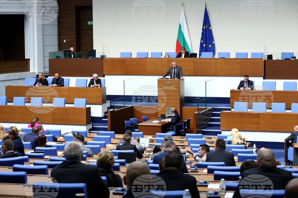 Парламентът удължи работното си време до разглеждане и приемане на точка 10-та от дневния ред за днес