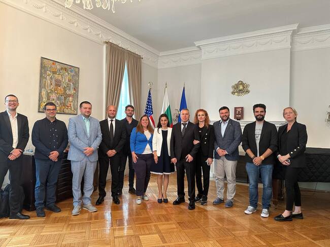 Представители на български фирми, участвали в изложението SelectUSA, гостуваха на Посолството ни във Вашингтон