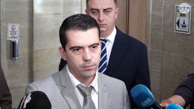 От "Има такъв народ" напомнят на президента Румен Радев за референдума в Обзор и питат честен ли е в мотивите си за референдум за еврото