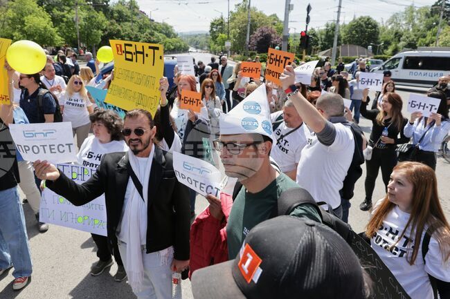 Работещите в обществените медии протестират с искане за повишаване на заплатите с минимум 15 процента