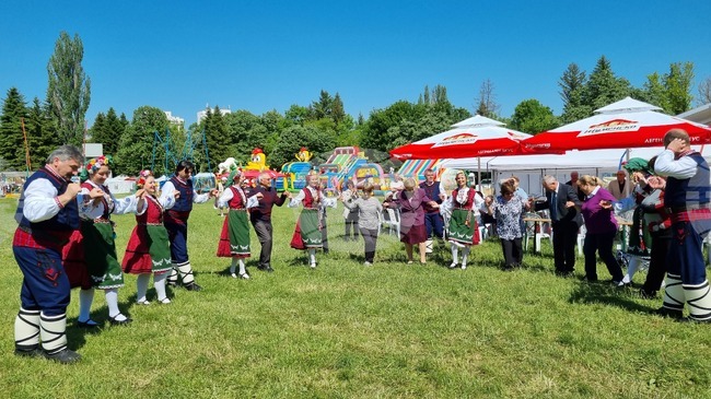 Община Търговище кани двойки с 50-годишен брак да се включат в инициативата „Златни младоженци“