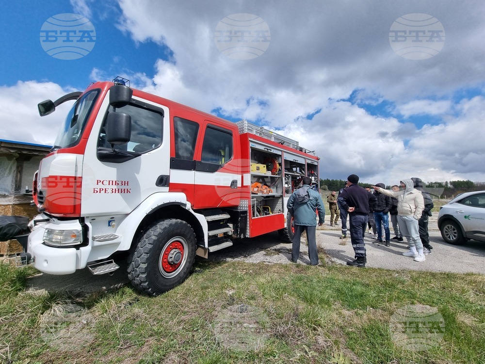 Част от покрива на сграда в Брезник е унищожена при пожар, съобщиха от полицията в Перник