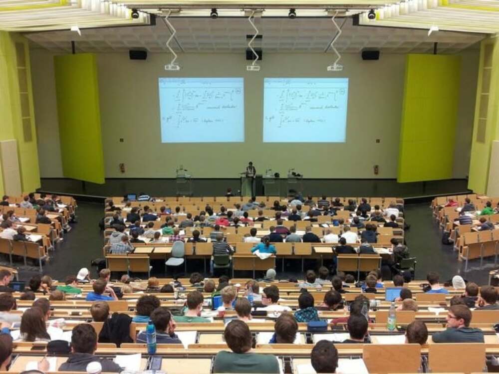 В Университета на Илинойс ще се преподава български език, история, фолклор и традиции