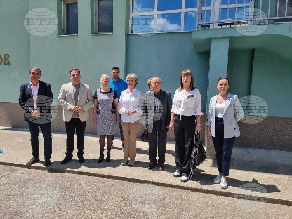 Весела Лечева връчи лично дарение от 20 хиляди лева на Спортно училище „Георги Живков“ във Велико Търново