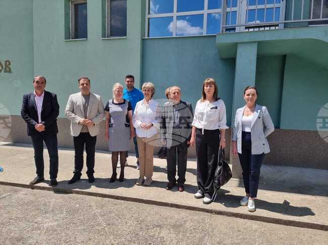 Весела Лечева връчи лично дарение от 20 хиляди лева на Спортно училище „Георги Живков“ във Велико Търново