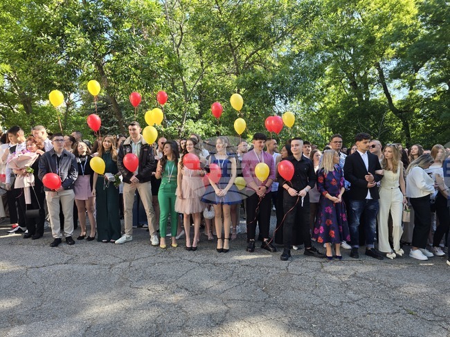 Ловеч - Езикова гимназия - абитуриенти