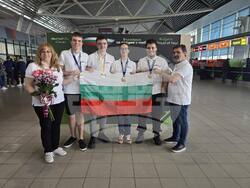 Един сребърен и три бронзови медала спечелиха българските участници на Международната Менделеева олимпиада по химия в Бразилия. Снимка: МОН