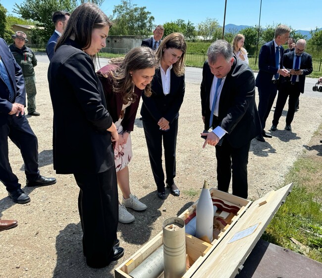 Зам.-министър Лазарова представи възможностите за модернизиране и увеличаване на капацитета на ВМЗ Сопот пред министъра по европейските въпроси на Кралство Дания