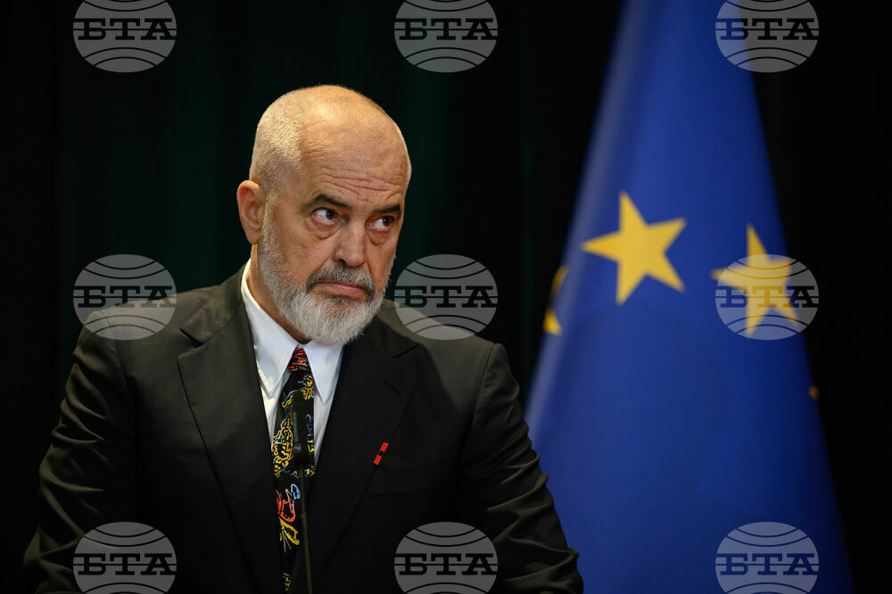 Албанският премиер поиска уволнение на всички кметски наместници до понеделник след скандал с незаконно строителство в защитена зона