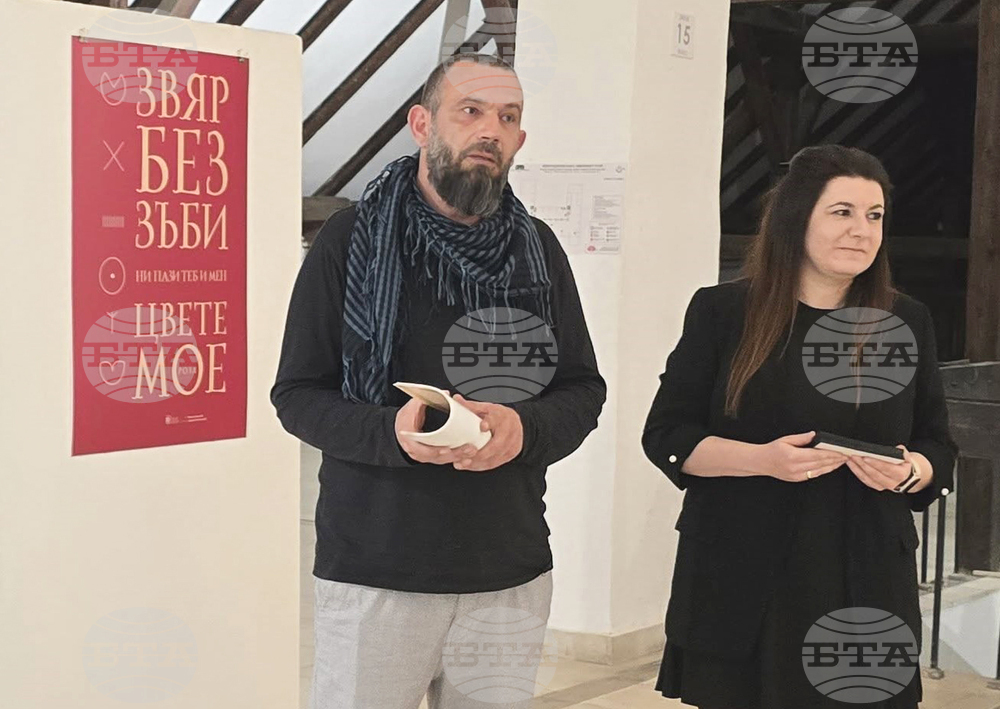 Графичният дизайн днес е мощен инструмент за комуникация, каза преподавателят във Варненския свободен университет доц. Виктор Петков