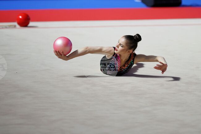 Дара Стоянова се класира за финалите на топка и на лента на турнира Гран При по художествена гимнастика в Тие