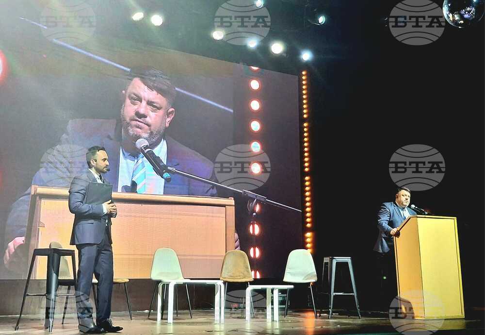 Правителството остава последователно в ангажимента си да реализира политики с фокус върху човека, каза Атанас Зафиров