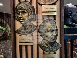 В Сатирата излагат маски на Пепа Николова и Григор Вачков, снимка – Даниел Димитров/БТА