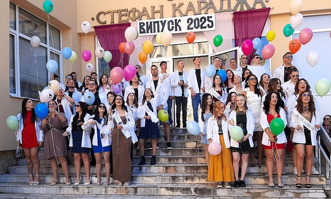 Каварна тържествено изпрати зрелостниците от випуск 2024/2025