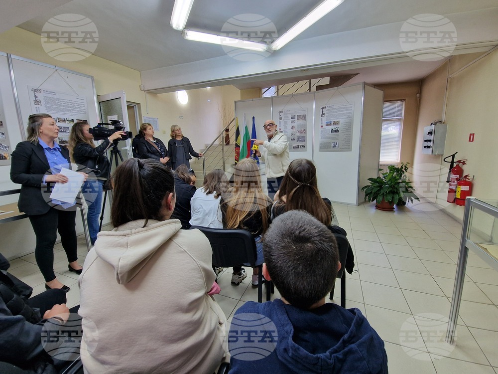 Изложбата „50 години град Батановци“ беше представена в Държавен архив - Перник