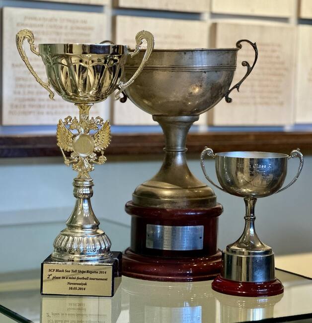 Община Варна: Нови три купи допълниха спортната колекция в Юнашкия салон