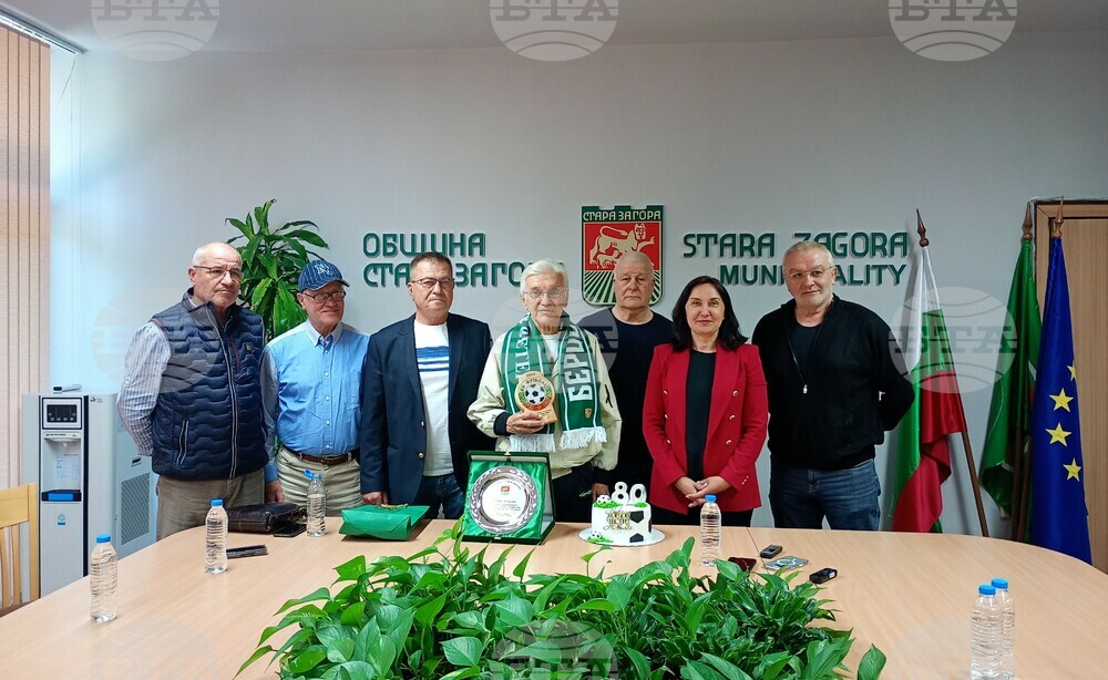 В Община Стара Загора бе отбелязан 80-годишният юбилей на легендарния футболист Никола Кордов