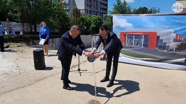 Държавата ще търси възможности за подобряването на спортната инфраструктура в Русе, заяви министър Иван Пешев