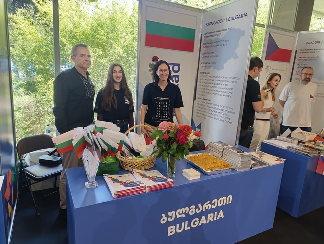 Българското посолство в Грузия се включи в честването на Деня на Европа с информационен щанд, посветен на кирилицата