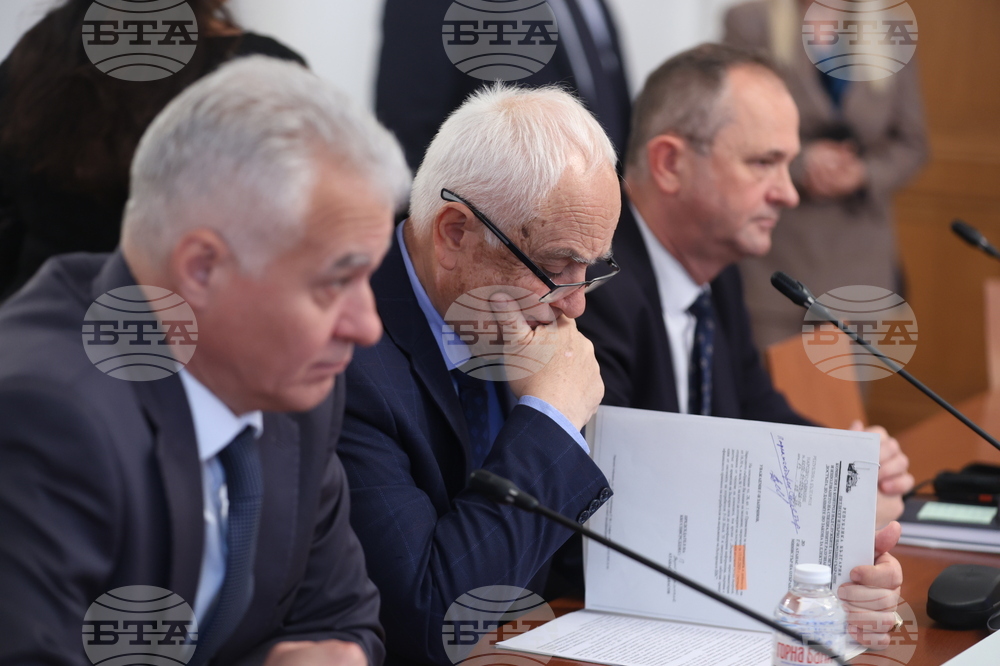 Самолетът F-16 е изправен, очакваме следващия, каза министър Атанас Запрянов