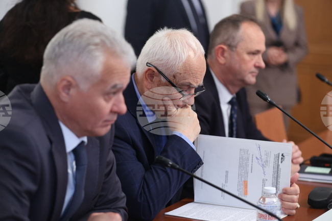 Самолетът F-16 е изправен, очакваме следващия, каза министър Атанас Запрянов