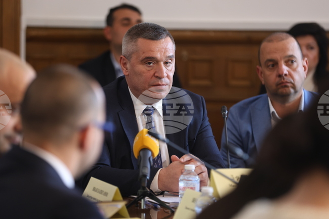 Всички нормативи за механизирана работа в горите са готови и следва приемането им, каза земеделският министър