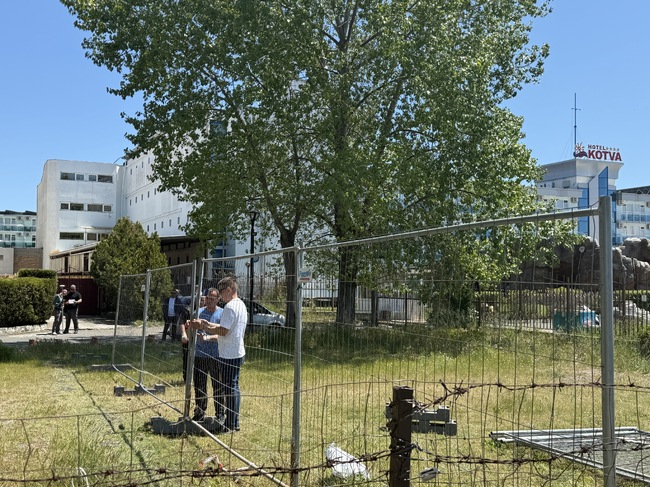 Имот на "Слънчев бряг" АД остава с ограничен достъп поради съпротива от страна на незаконен ползвател, съобщи дружеството