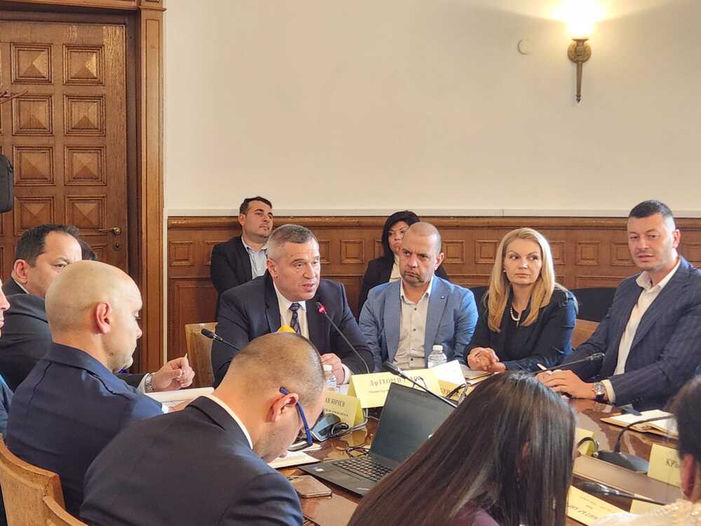 Министър Георги Тахов: В ход е учредяването на „Магазин за хората“ ЕАД