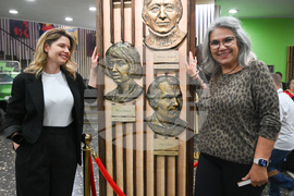 Сатиричен театър "Алеко Константинов" - артисти - маски - събитие